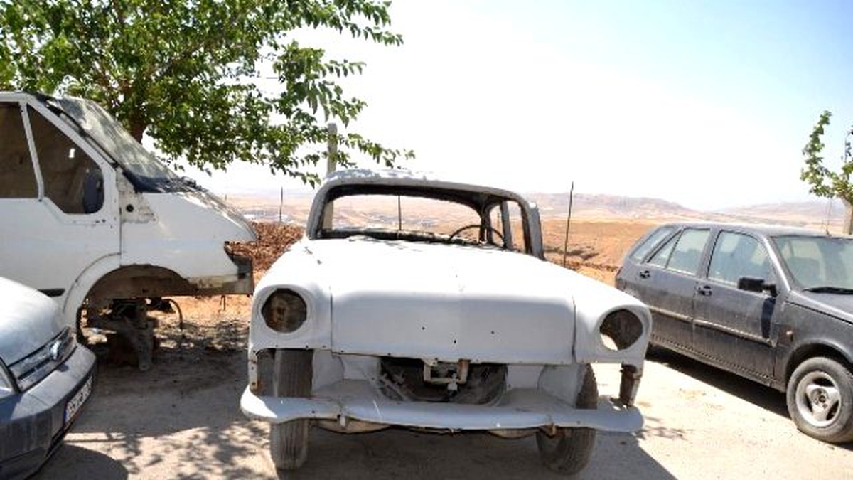 Hurdadan Aldığı Aracı Canlandırmaya Çalışıyor