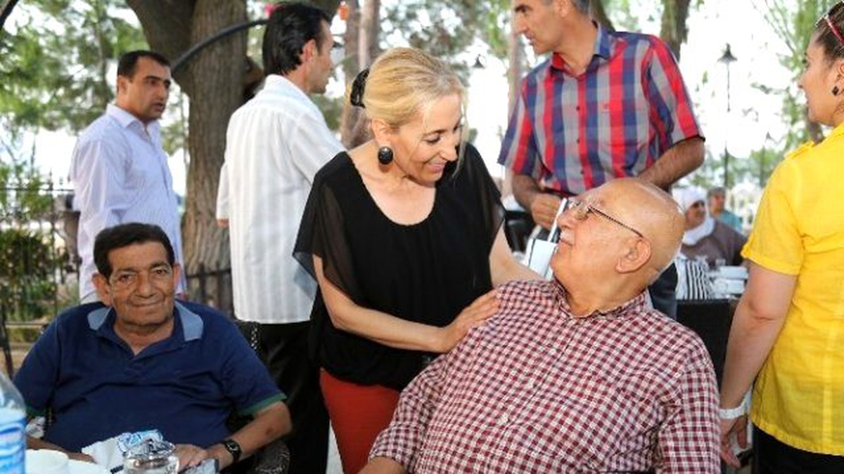 Huzurevi Sakinlerine İftar Yemeği Verildi