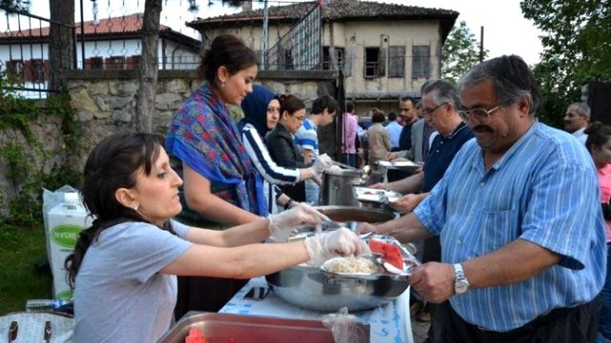 İftar Bağlarbaşı\'nda Açıldı