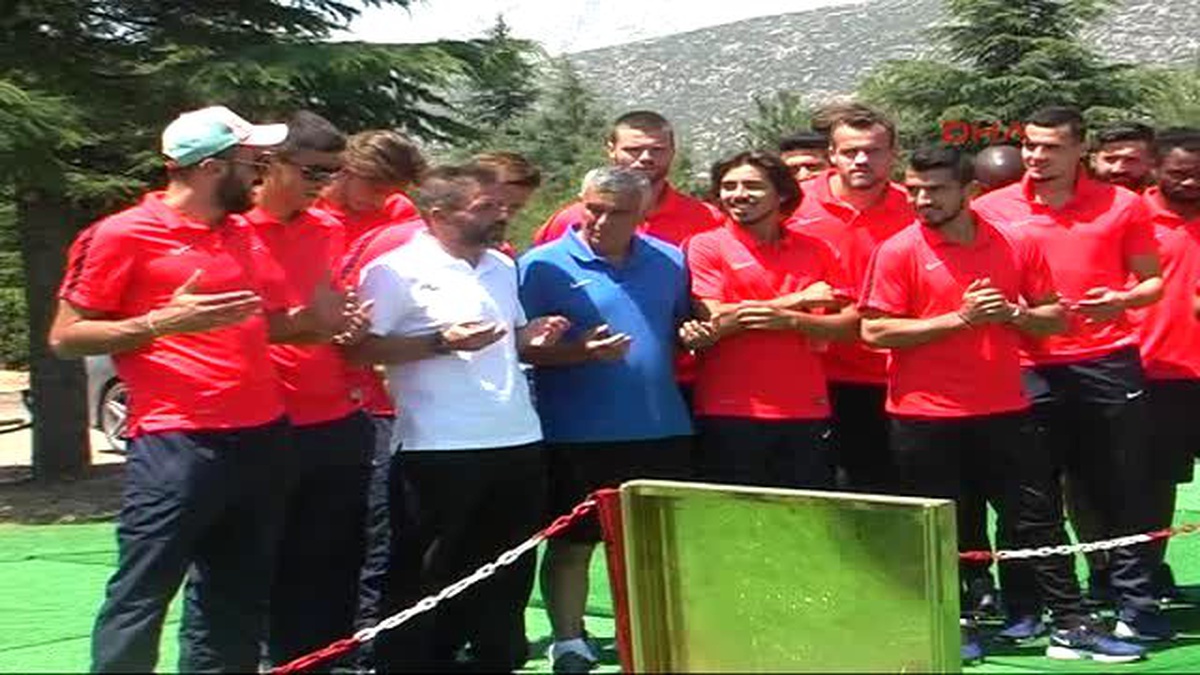 Isparta Antalyaspor\'dan Demirel\'in Mezarına Ziyaret