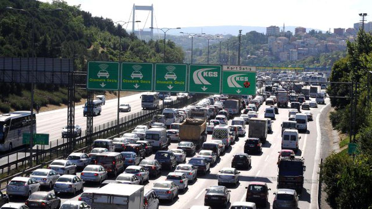 İstanbul\'da Sürücüler 33 Kilometreyi 3 Saatte Geçebiliyor