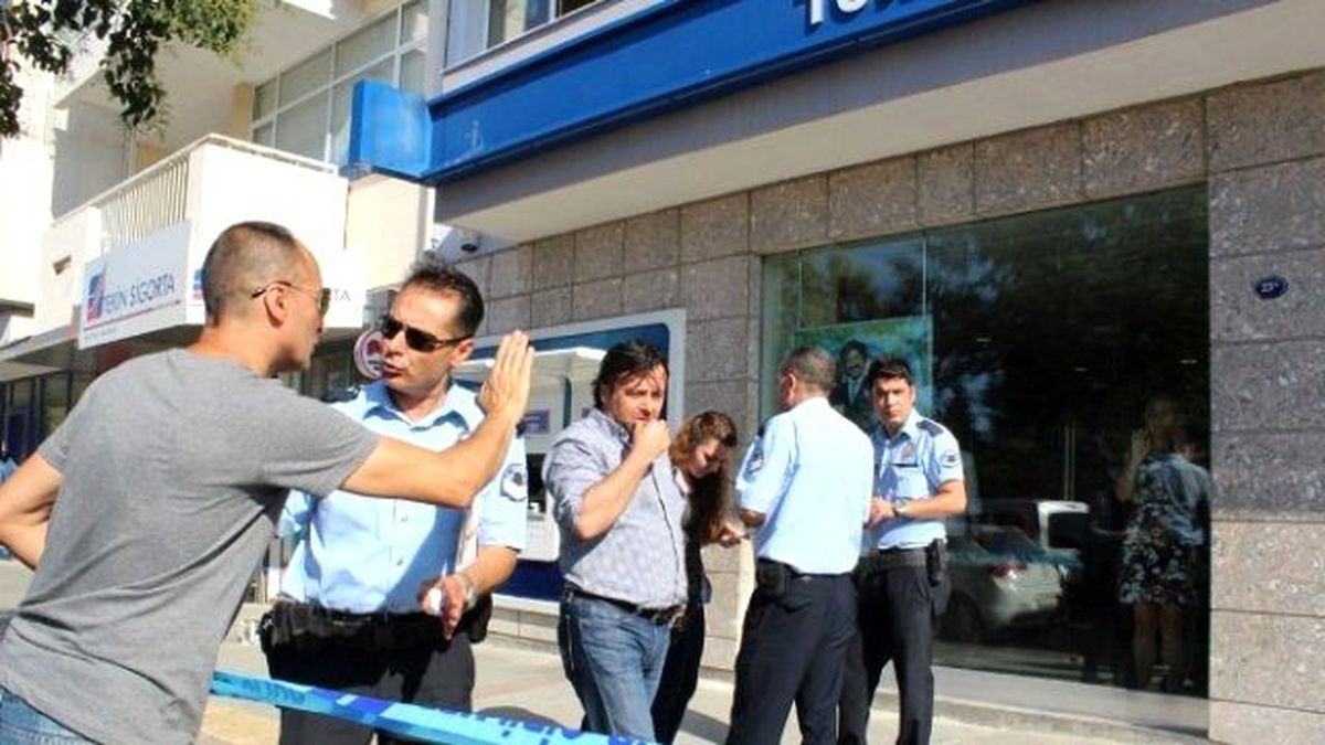 İzmir\'de Banka Soygunu Sonrası Çalışmalar Devam Ediyor