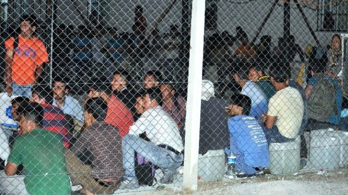 Çanakkale\'de Kaçak Göçmenler Boğulmak Üzereyken Kurtarıldı
