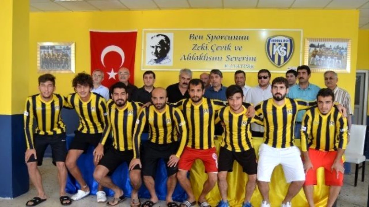 Kırıkhan Spor\'da Toplu İmza Töreni