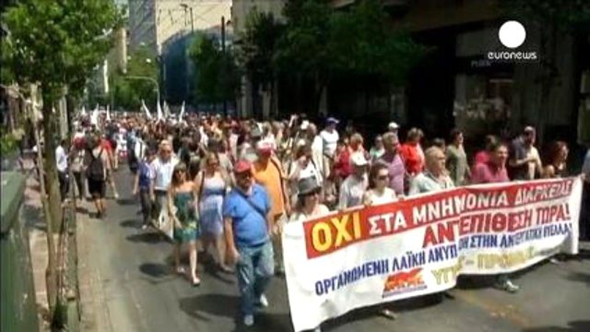 Milletvekilleri Reformları Tartışırken Yunan Halkı Sokaklarda