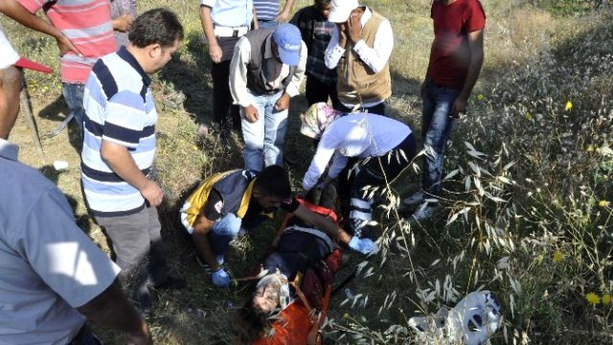 Otomobil Şarampole Takla Attı: Üç Yaralı