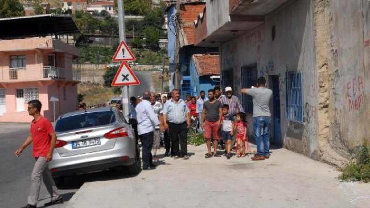 İzmir\'de Romanlardan, Çiçek Sattırmayan Zabıtaya Protesto