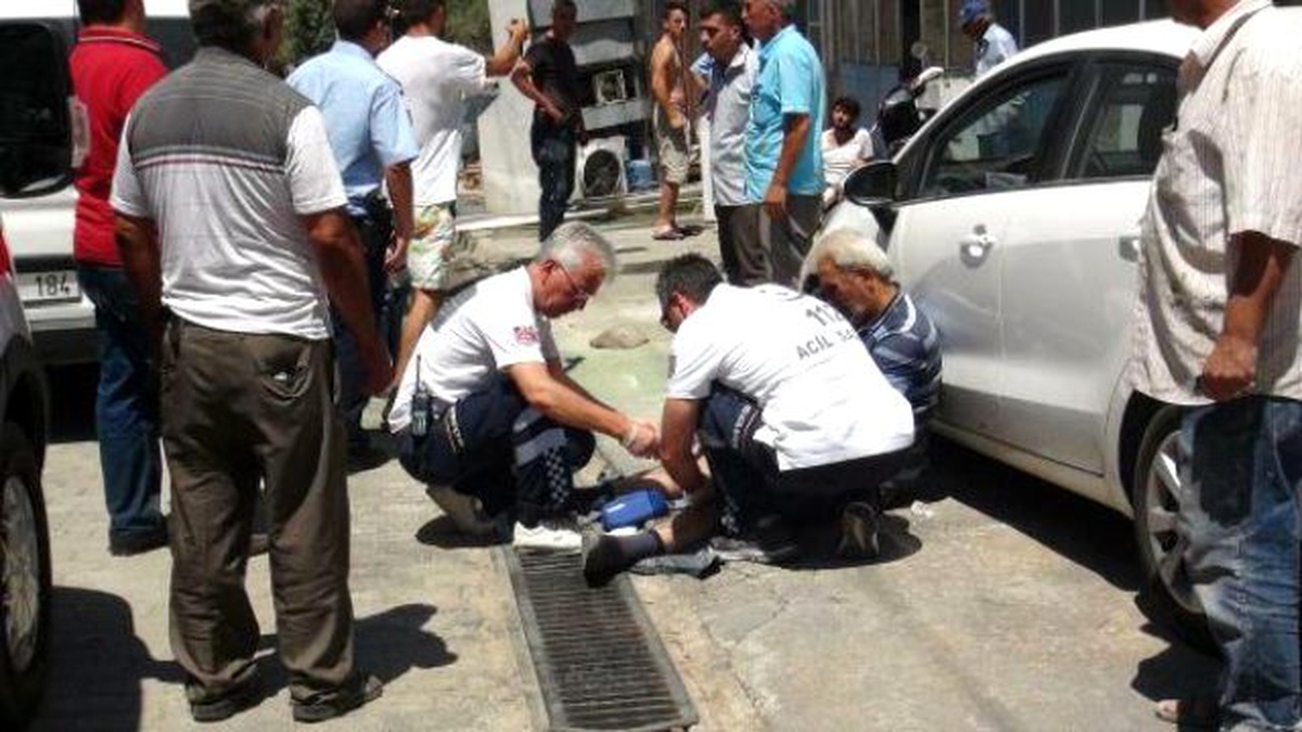 Kapı Önüne Koyduğu Sandalyeyi Alan Komşusuyla Kavga Etti: 3 Yaaralı