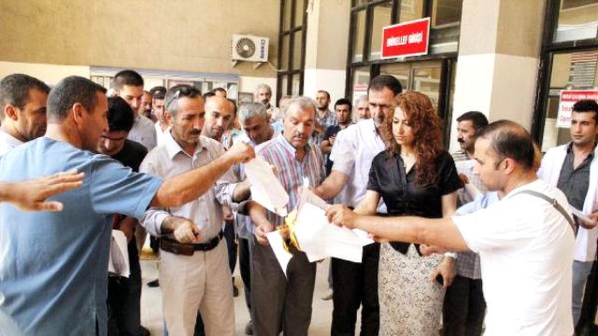 Şanlıurfa\'da Memurlardan Protesto