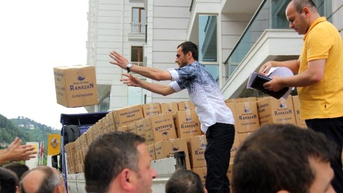 Sedat Peker\'den Hemşehrilerine Yardım Paketi