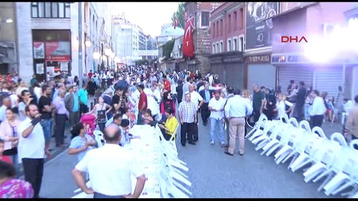 Taygiad, Eminönü\'nde Vatandaşlara Sokak İftarı Verdi