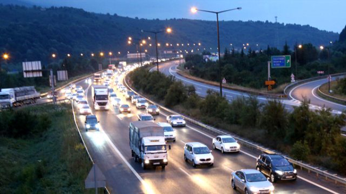 Tem Otoyolunda Bayram Tatili Yoğunluğu