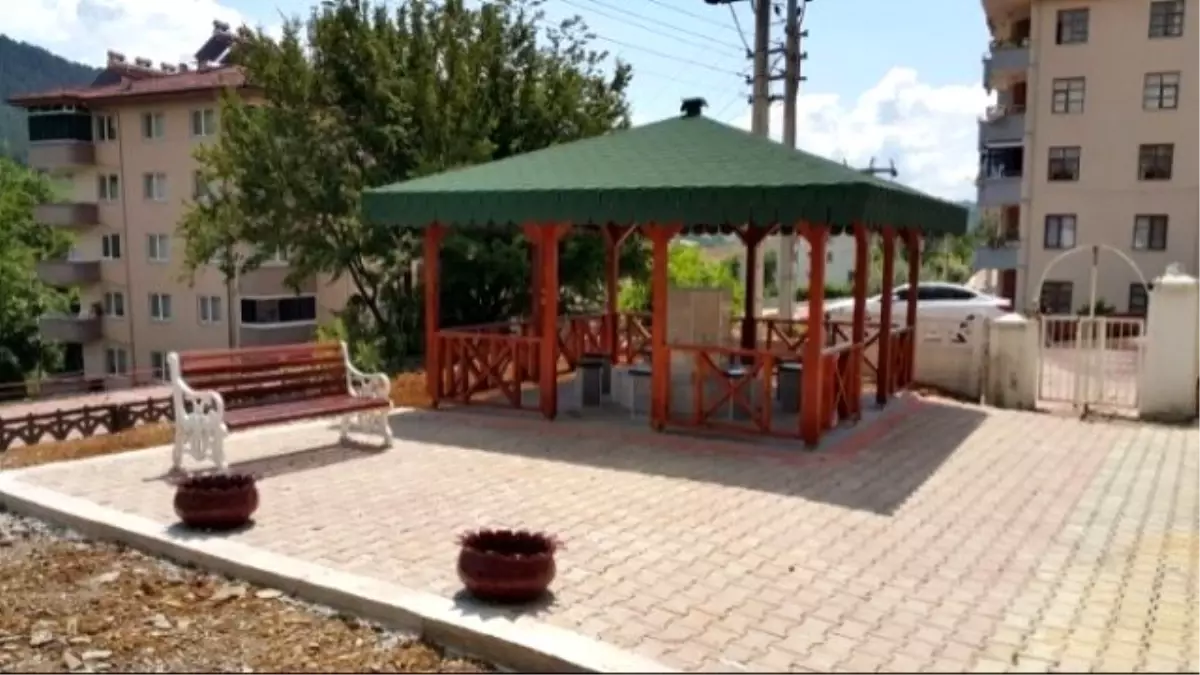 Ulus\'ta Mezarlığa Çevre Düzenlemesi Yapıldı