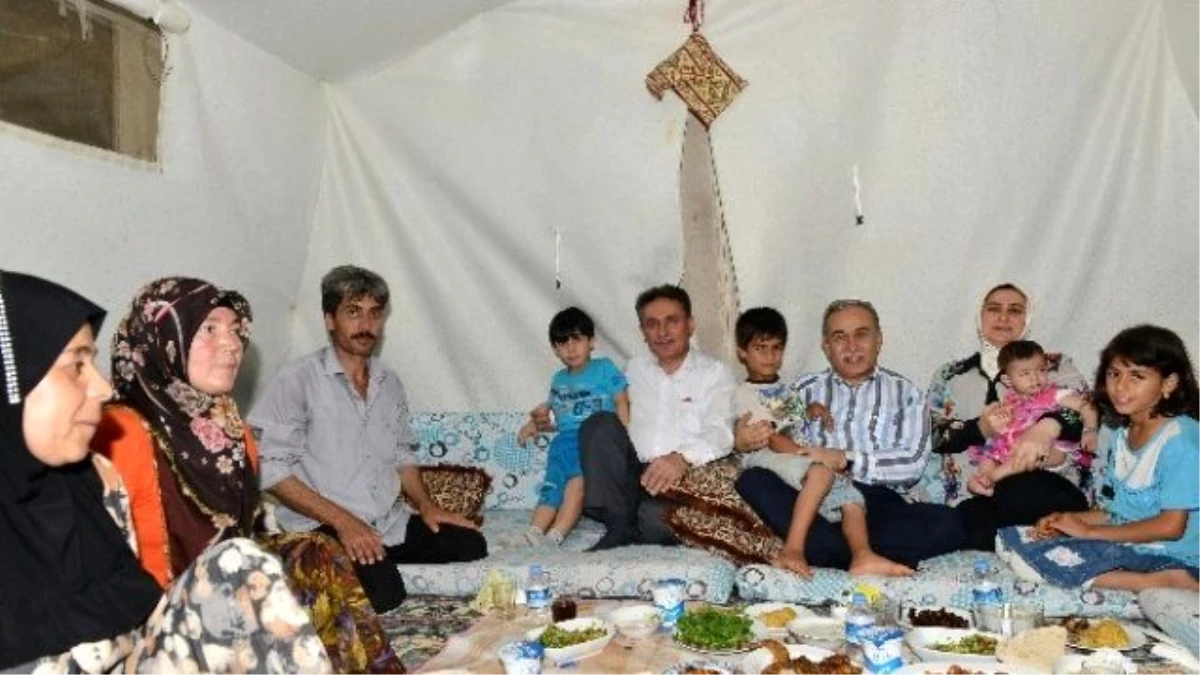 Vali Büyük, Suriyeli Ailelerle İftarda Bir Araya Geldi