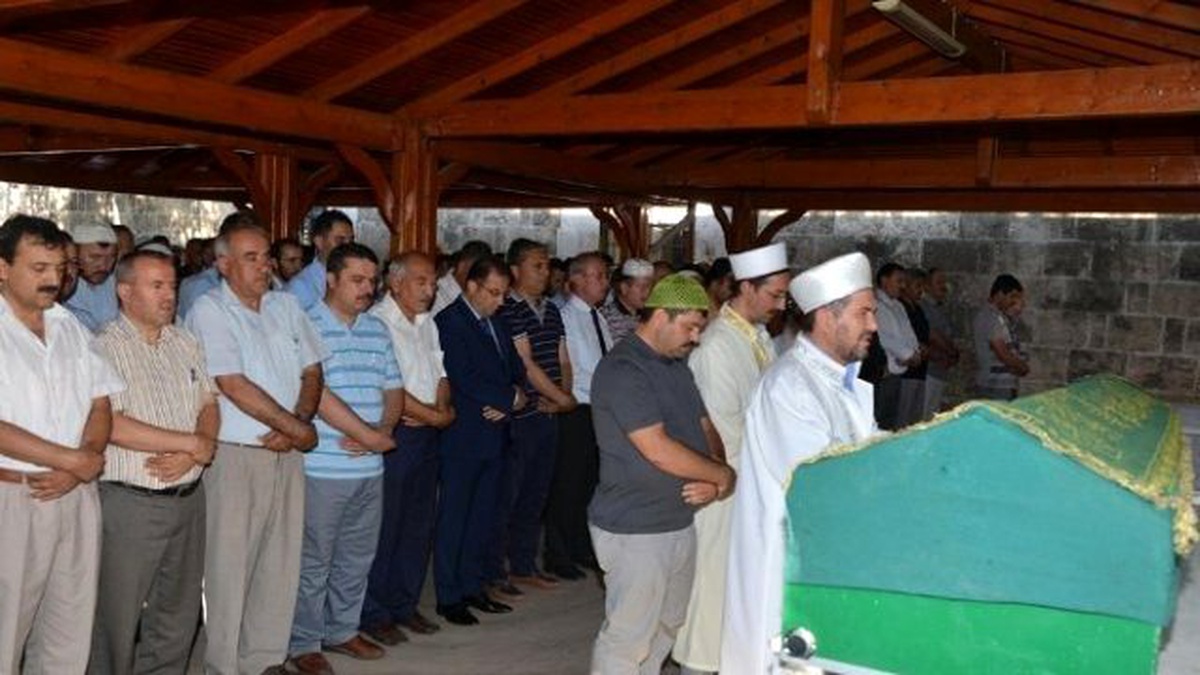 Antalya Valisi Türker, Yusuf Artan\'ın Cenaze Namazına Katıldı