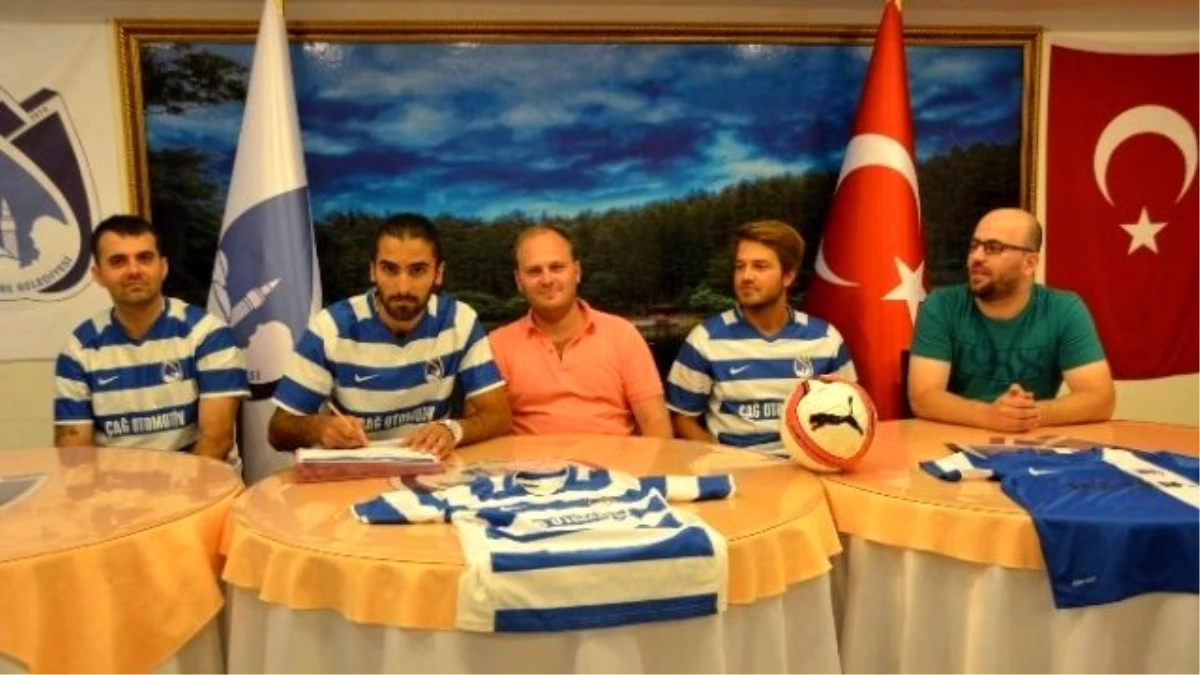 Yunusemre Belediyespor 3 Futbolcu ile Sözleşme İmzaladı