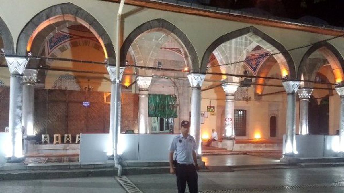 Zabıta\'dan Cami Önlerinde Önlem
