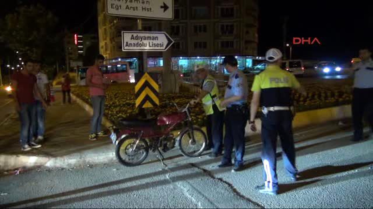Adıyaman - Otomobil Motosiklete Çarptı: 2 Yaralı