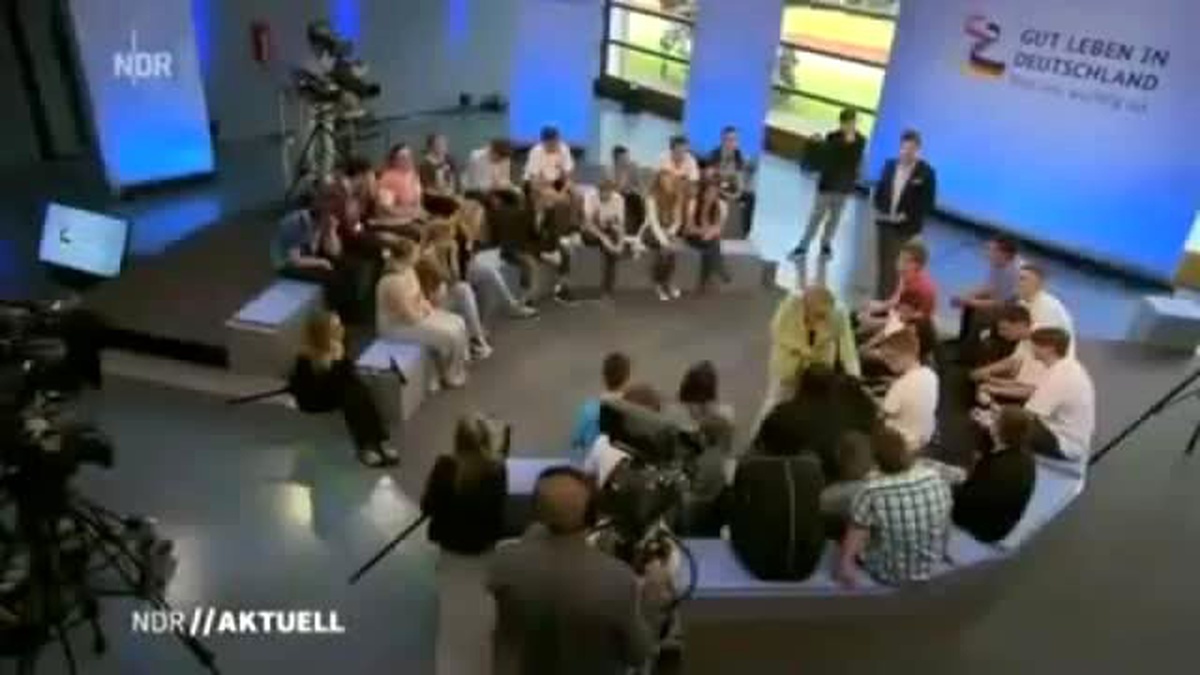 Angela Merkel\'in Sözleri, Mülteci Öğrenciyi Gözyaşlarına Boğdu