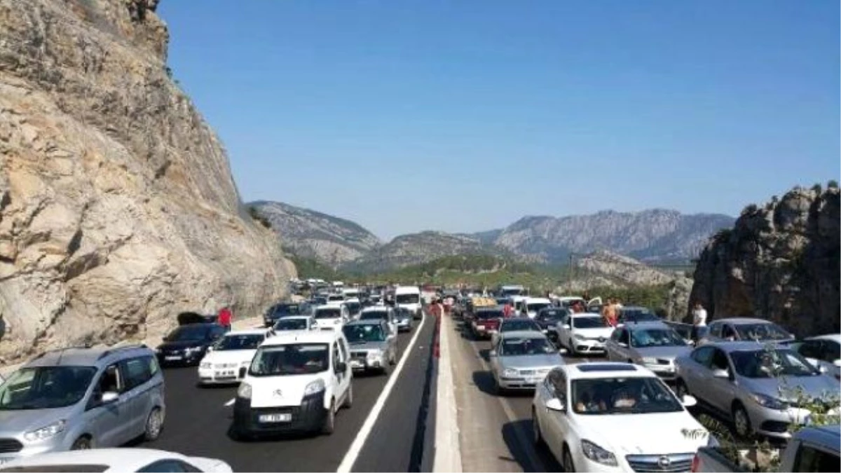 Antalya- Korkuteli Karayolunda Trafik Durdu (2)