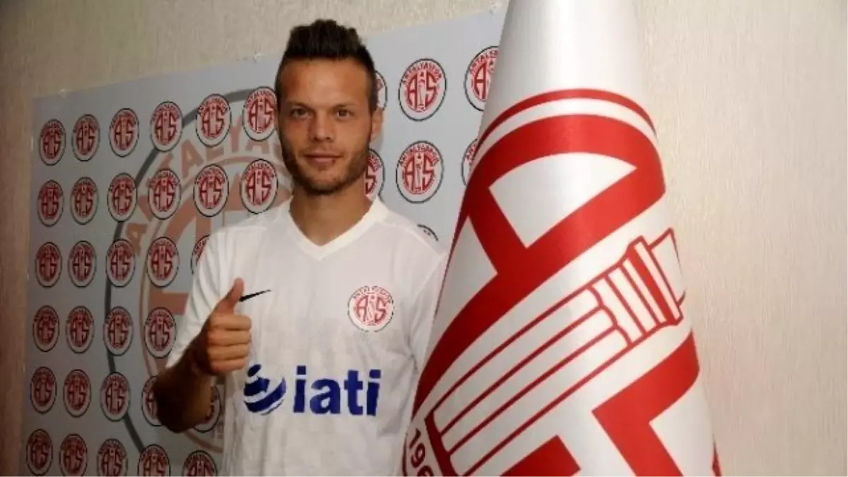 Antalyaspor\'da Sloven Lazarevıc İmzaladı