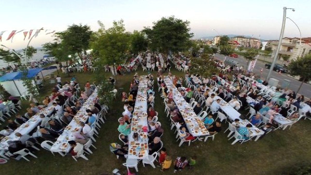 Başiskele\'de 60 Bin Kişi Gönül Sofrasında Buluştu
