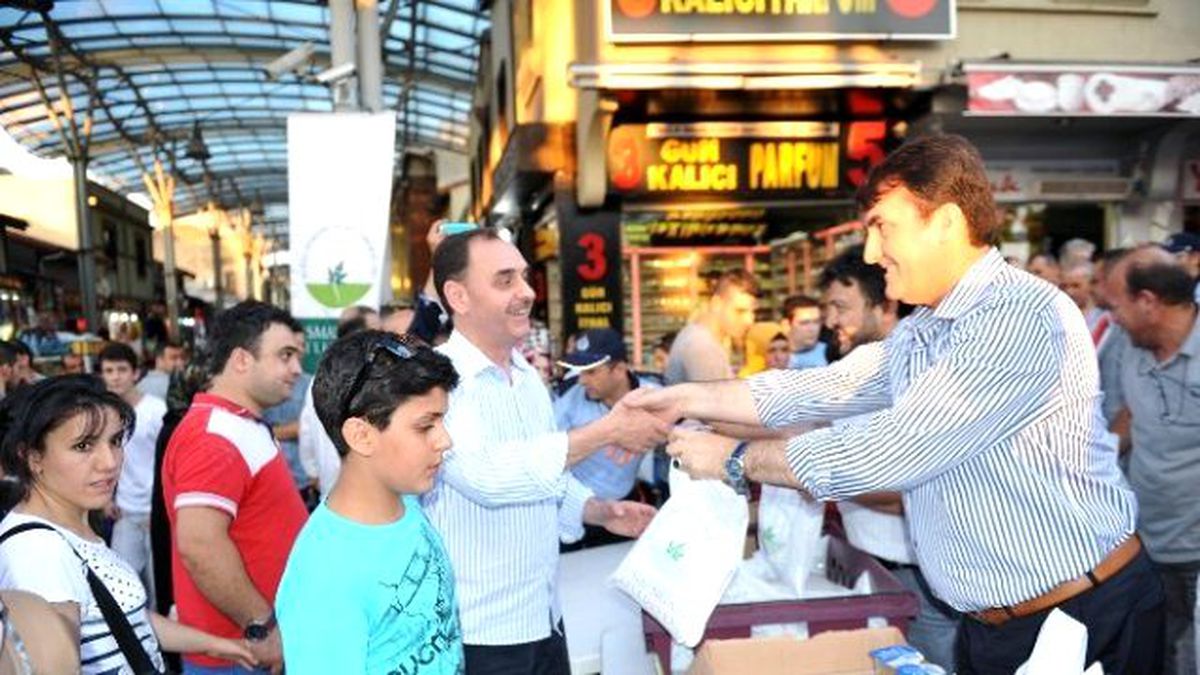 Başkan Dündar İftariyelik Dağıttı