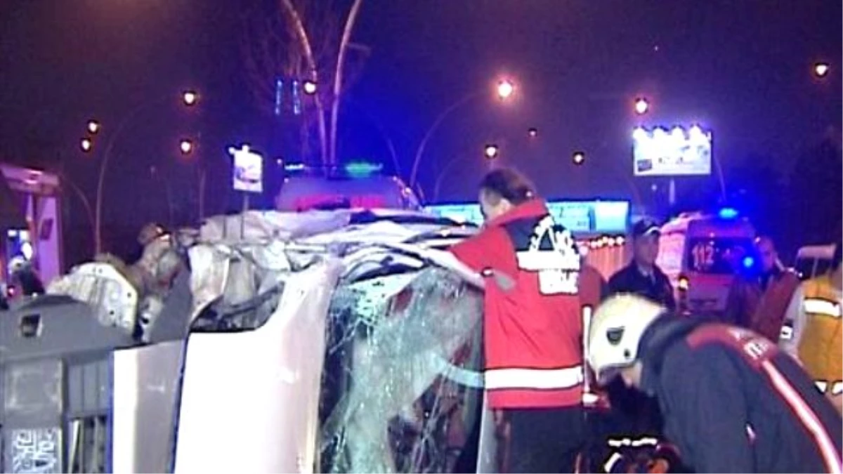 Başkent\'te Yön Levhasına Çarpan Otomobil Takla Attı: 3 Yaralı