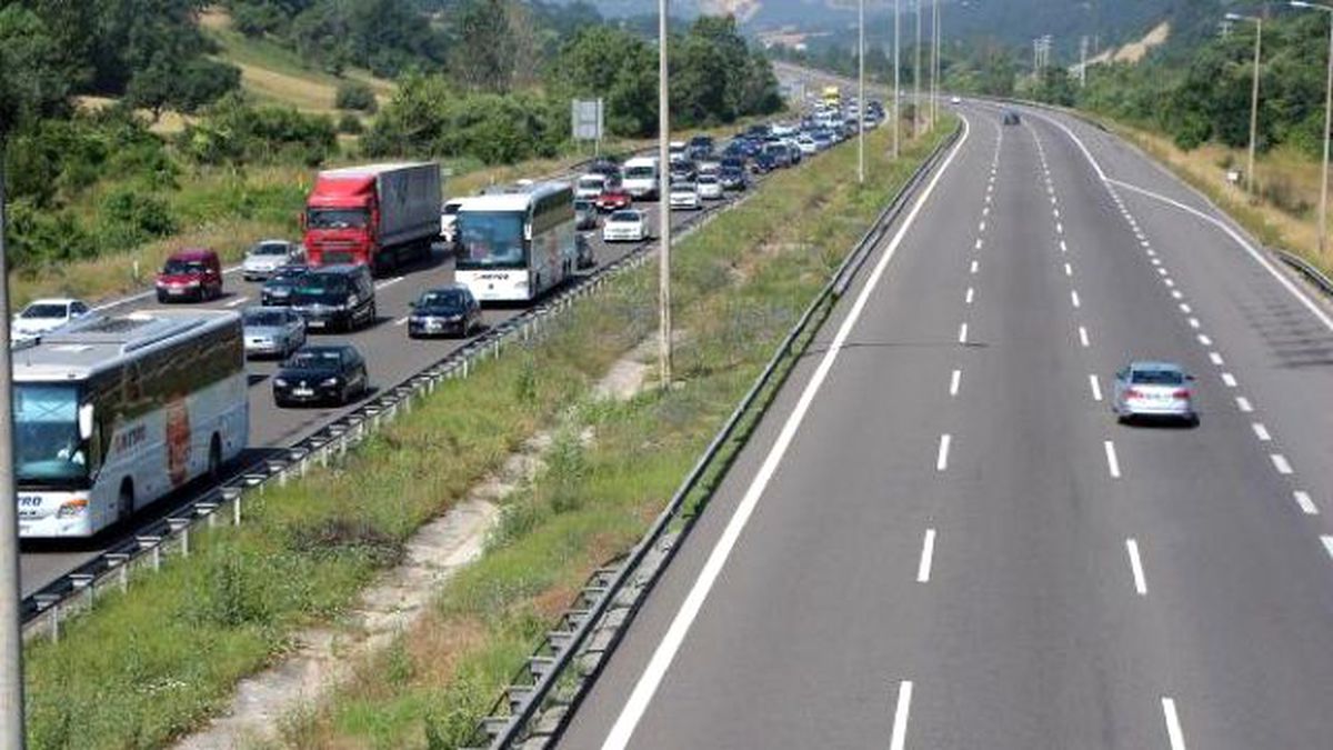 Bayram Tatili Yolunda Sürücüler Saatlerce Çile Çekiyor
