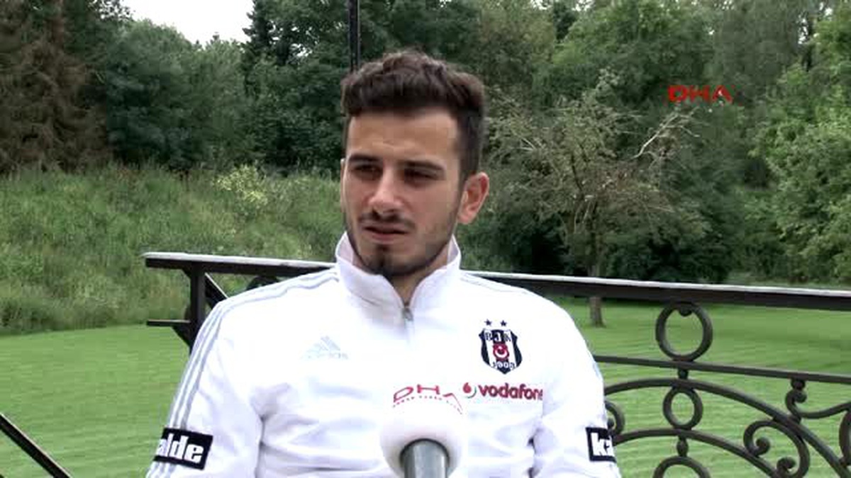 Beşiktaşlı Futbolcu Oğuzhan Özyakup "Futbolcularla Dışarısı Arasında Duvar Var" -1