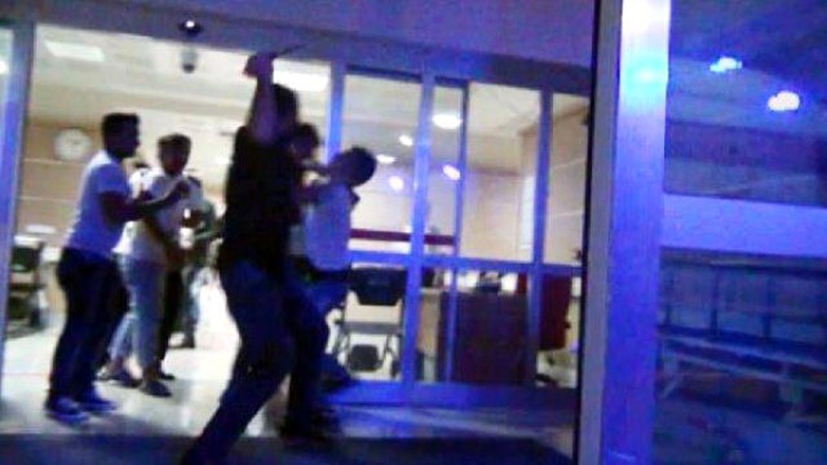 Gençlerin Kavgası Hastanede Bitti, Aile Diğer Genci Ölümüne Dövdü