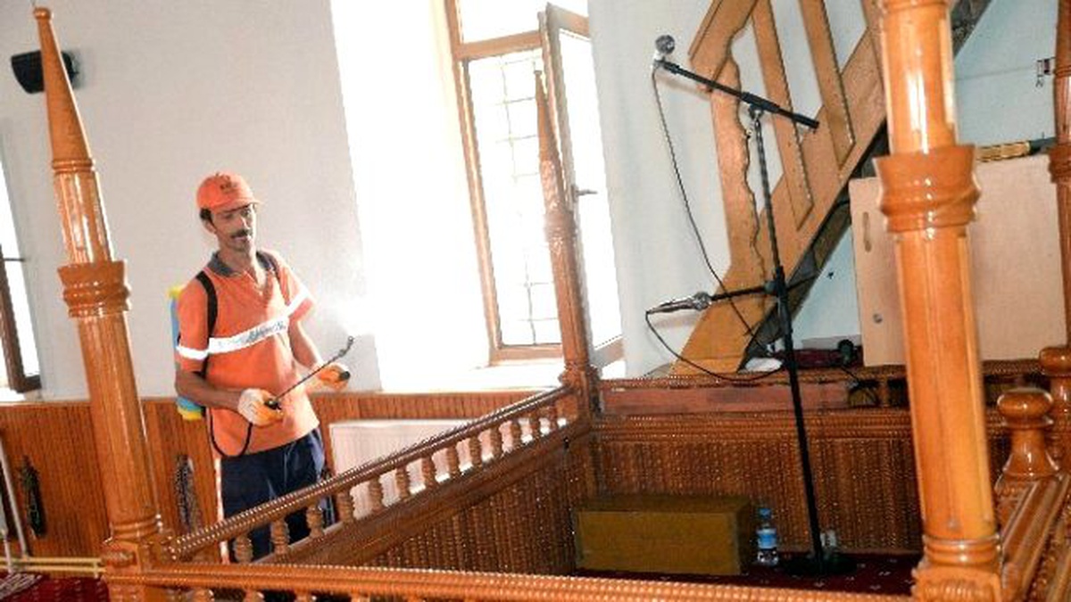 Bilecik\'te Camiler ve Mezarlık Bayram Boyunca Gül Suyu Kokacak