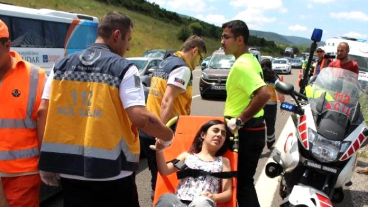 Bolu\'da Otomobil Takla Attı: 3 Yaralı