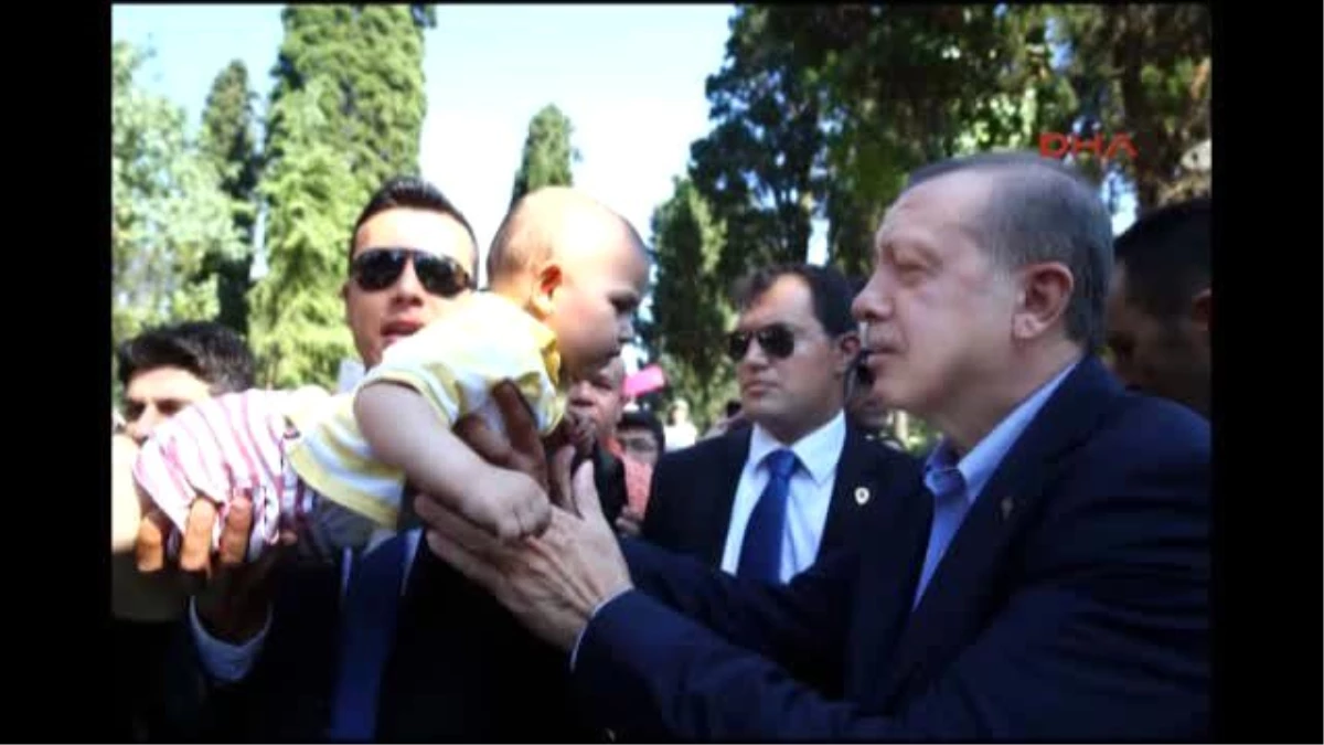 Cumhurbaşkanı Erdoğan, Annesinin ve Babasının Mezarlarını Ziyaret Etti