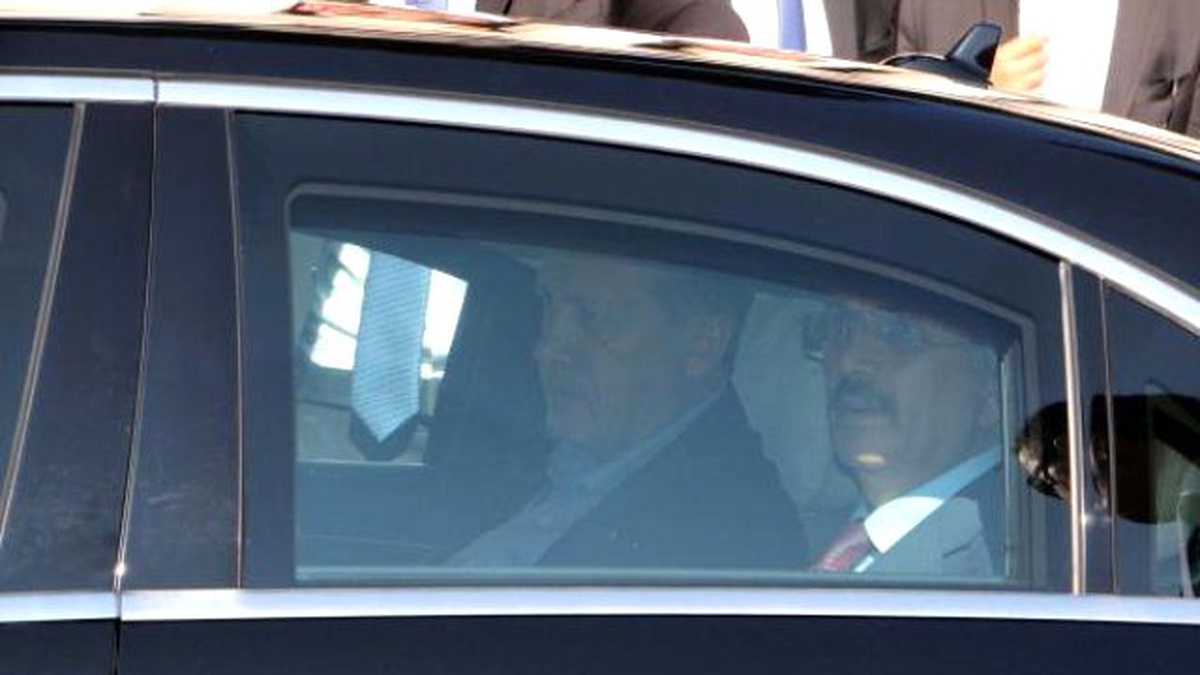 Cumhurbaşkanı Erdoğan\'dan Mezarlık Ziyareti