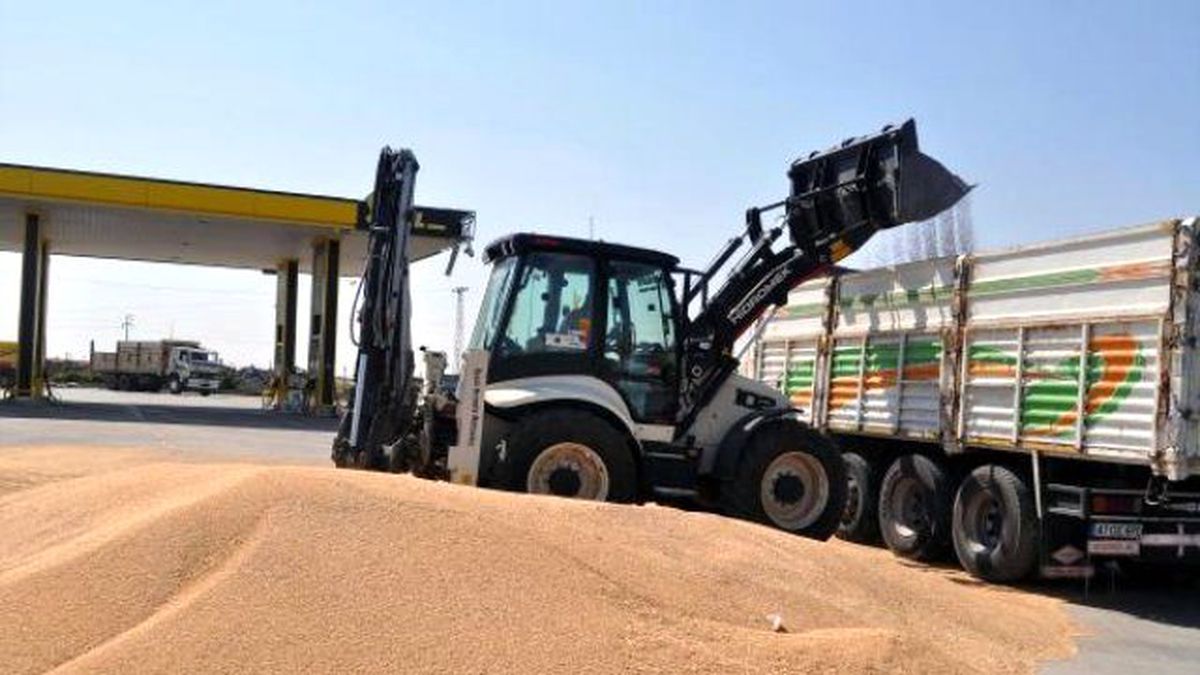 Derik\'ten Rojava\'ya 200 Ton Buğday Gönderildi