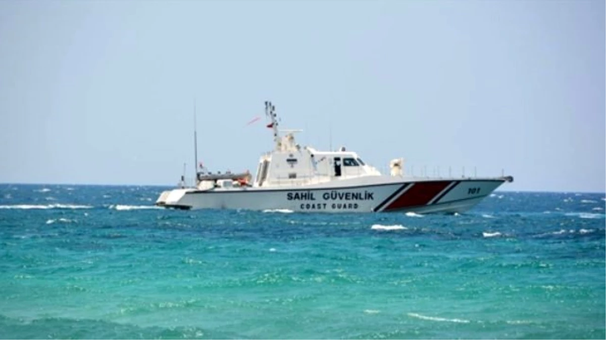 Ege Denizi\'nde Kaçakları Taşıyan Bot Battı: 6 Ölü