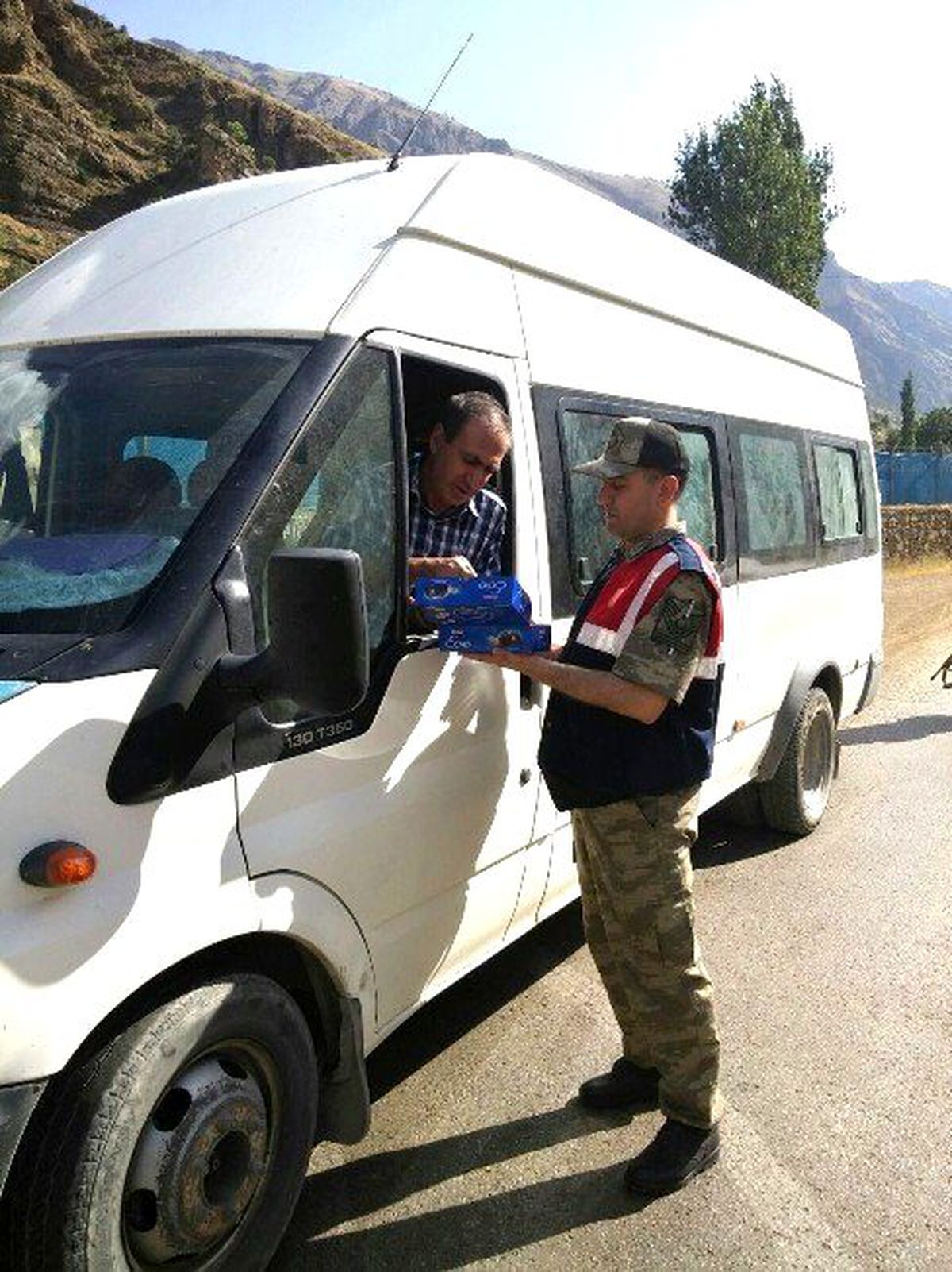 Jandarma\'dan Sürücelerin Bayramını Kutlayarak Uyardı