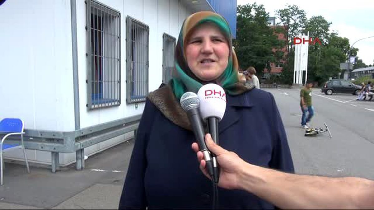 Köln\'de Ramazan Bayramı Öncesinde Mülteci Çocukları Sevindirdiler