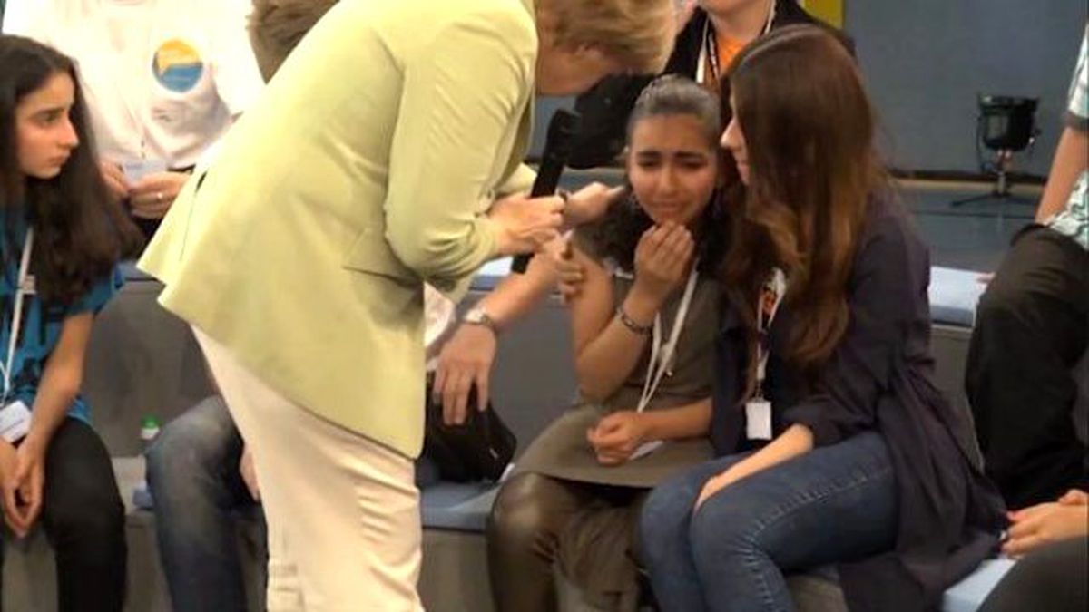 Almanya Başbakanı Merkel, Filistinli Mülteci Kızı Ağlattı