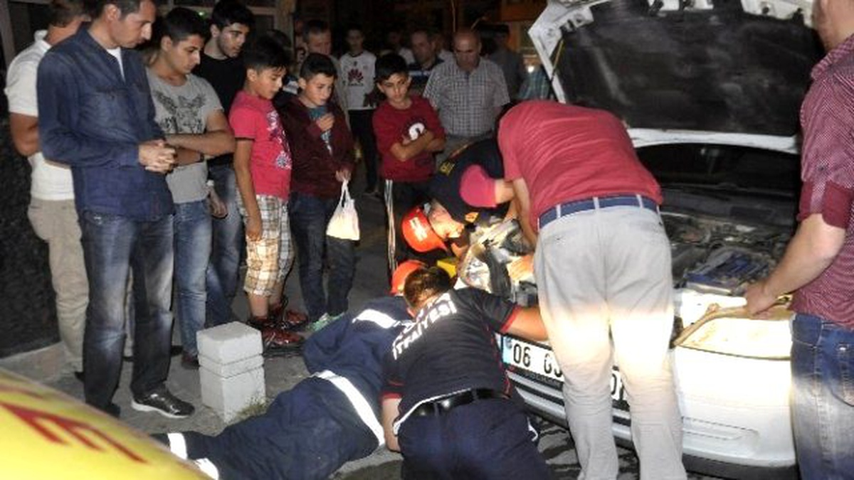 Otomobilin Motoruna Giren Kediyi Bırakılan Not Kurtardı