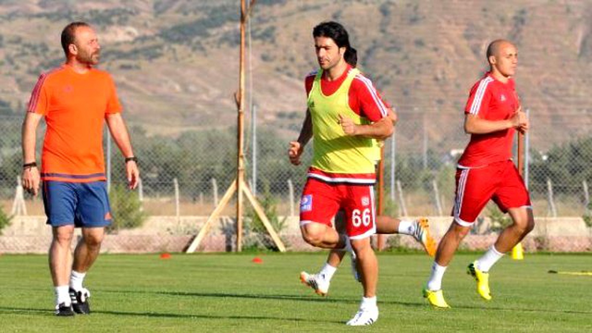 Sergen Yalçın: 2-3 Yabancı Oyuncu Alıp İyi Duruma Geleceğiz