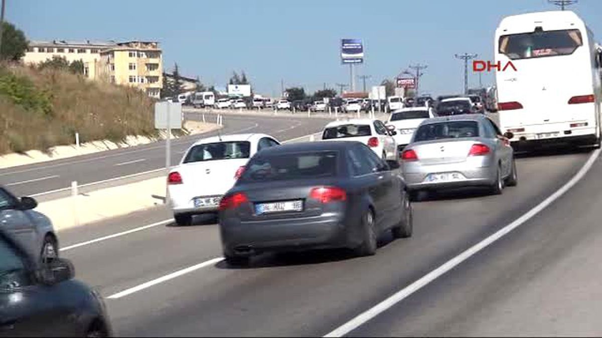 Tatil İçin Yurt Dışını Seçenler Tekirdağ\'da Trafiğe Takıldı