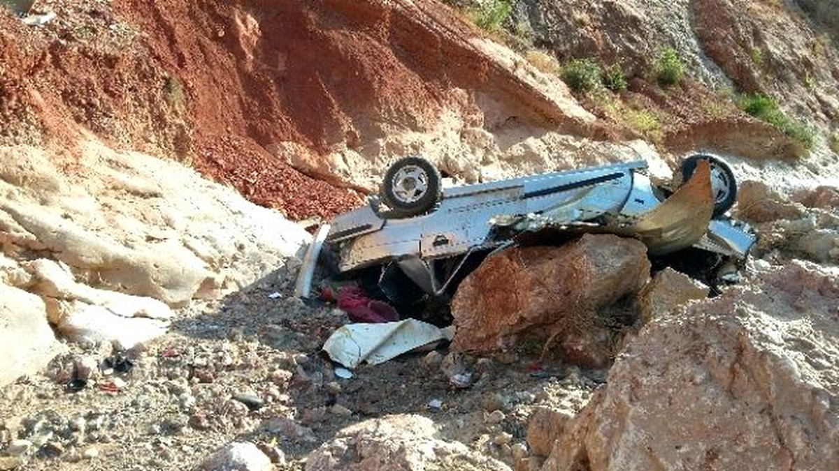 Yaşlı Çift Uçuruma Yuvarlanan Otomobilde Hayatını Kaybetti