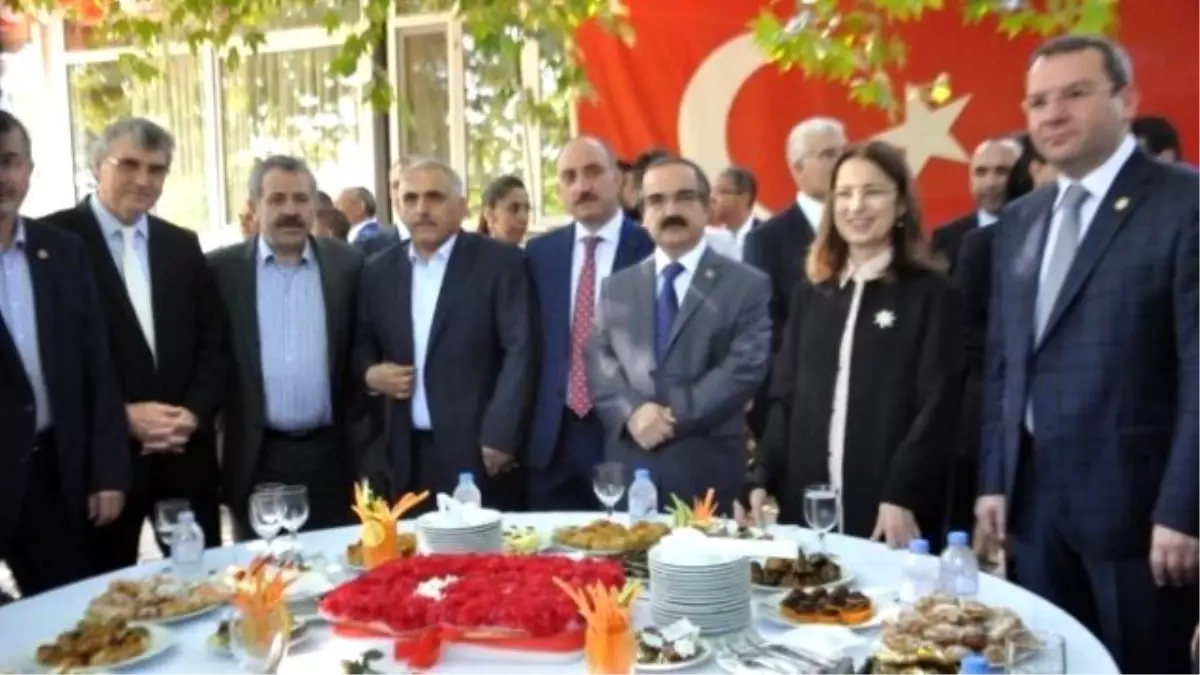 Bakan Ayşenur İslam, Sakarya Protokolü ile Bayramlaştı