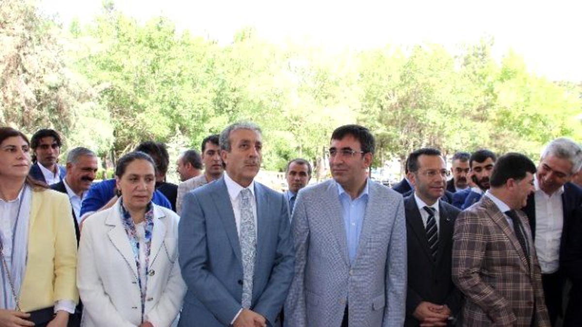 Bakanlar Diyarbakır\'da Vatandaşlarla Bayramlaştı