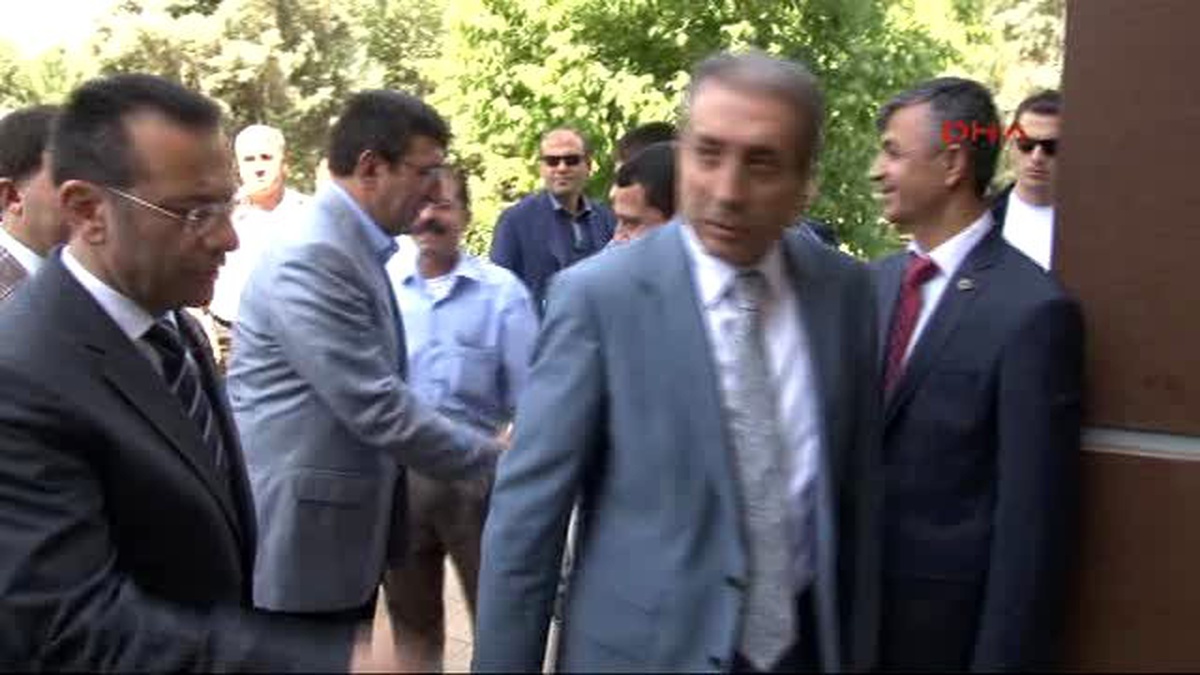 Bakanlar Yılmaz ve Eker, Diyarbakır\'da Halkla Bayramlaştı