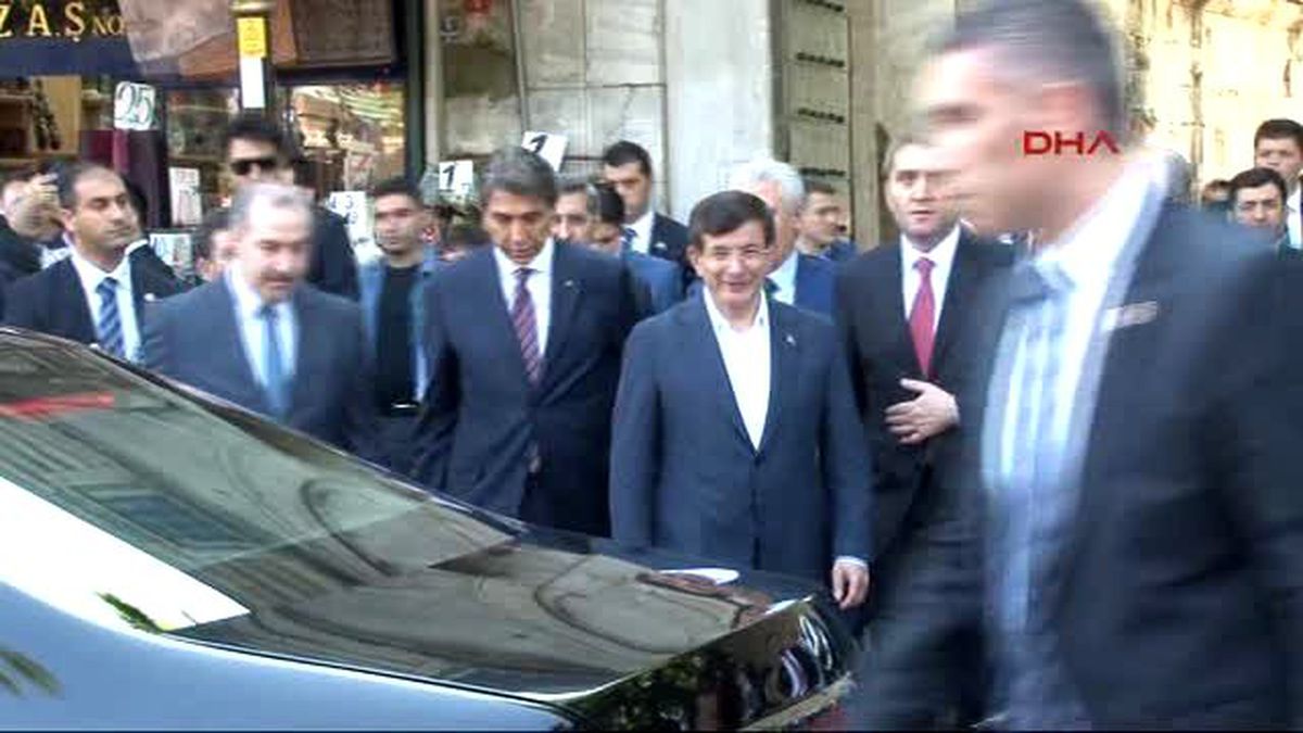 Başbakan Davutoğlu, Gazetecilerle Bayramlaştı...