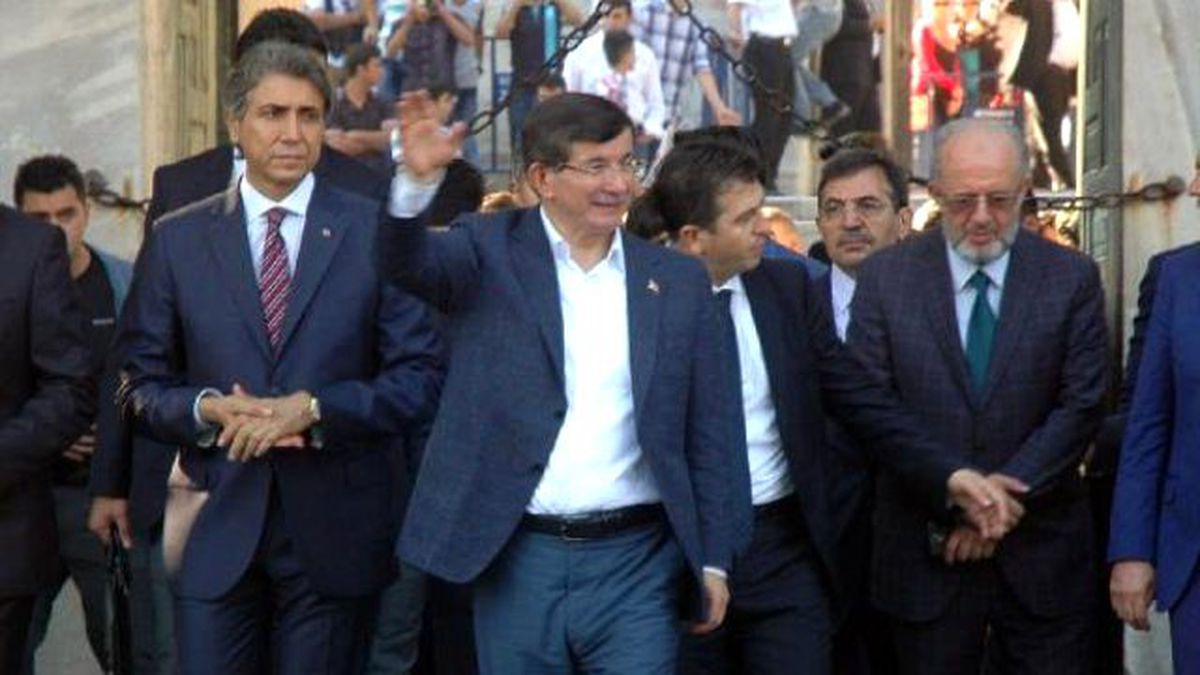 Başbakan Davutoğlu, Gazetecilerle Bayramlaştı...