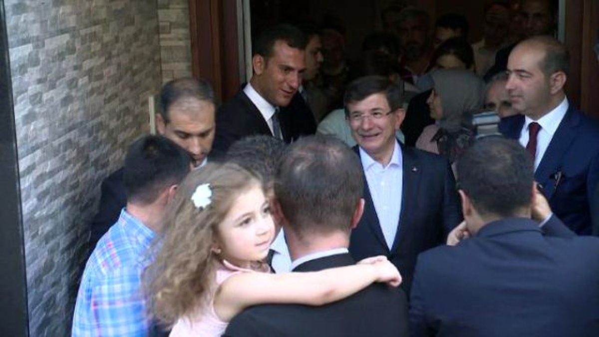 Başbakan Davutoğlu Taziye Ziyaretine Gitti